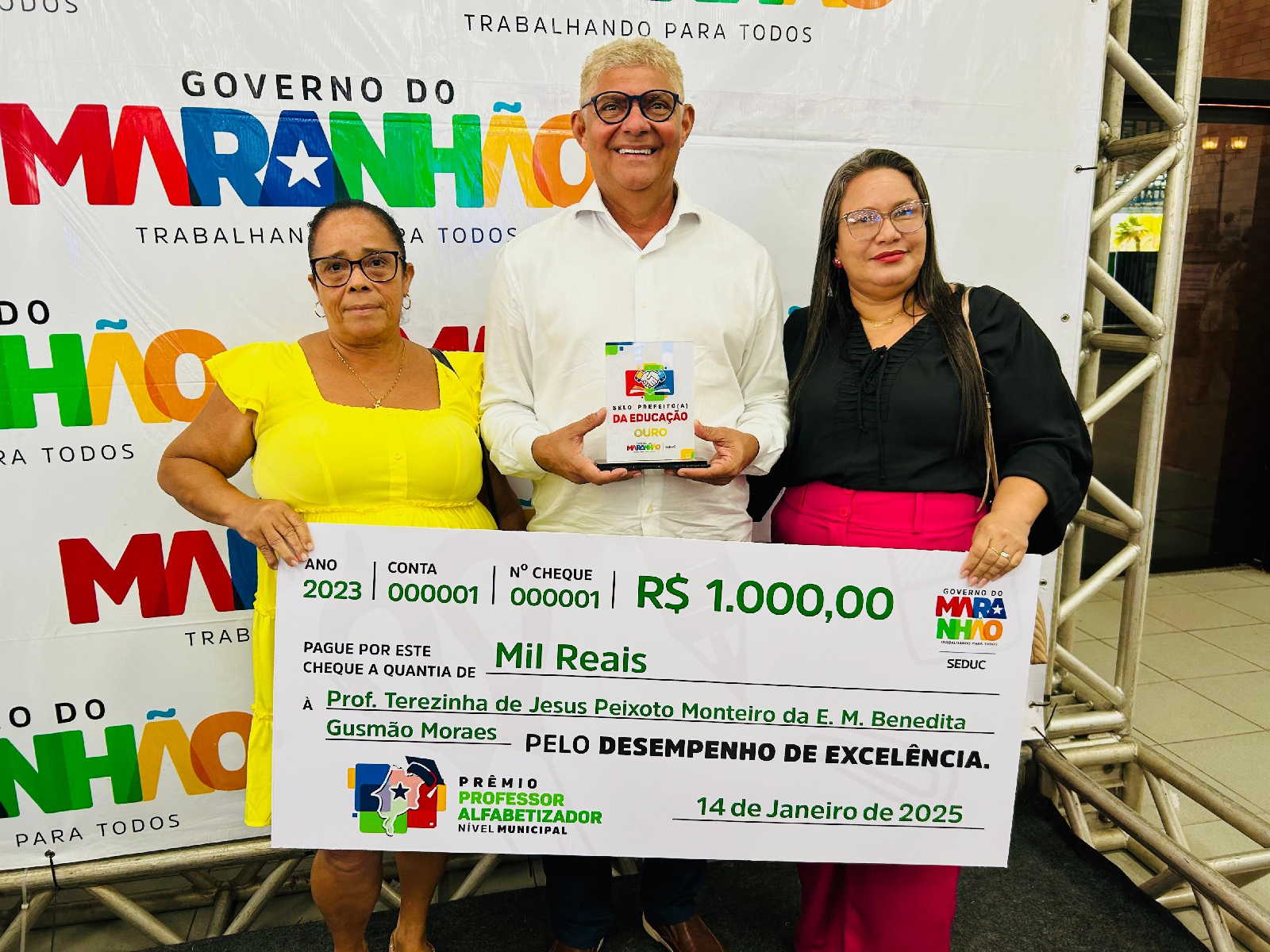 Bequimão recebe Selo Ouro da Educação e prêmio Professora Alfabetizadora