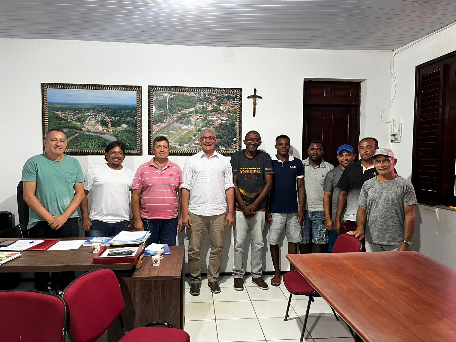 Prefeito Zé Martins recebe comissão para discutir a extração de areia em comunidades quilombolas de Bequimão